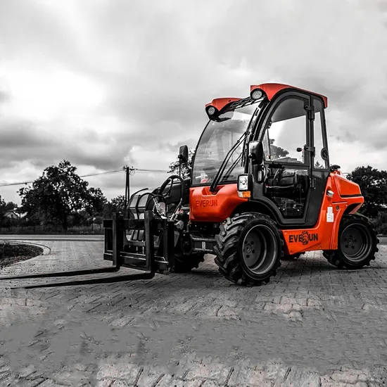 Carrello elevatore telescopico multiaccessorio Everun Ert1500 1350 kg con forche per pallet