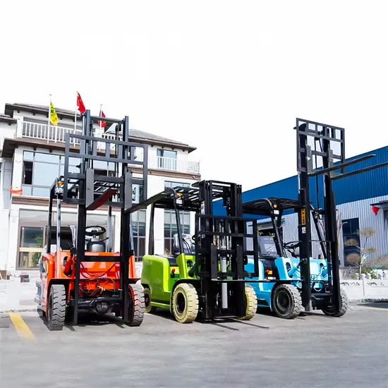 Carrello elevatore fuoristrada da 2,5 tonnellate in vendita