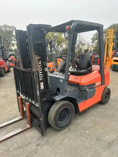 Carrello elevatore a gas GPL Toyota usato da 2 e 3 tonnellate con motore giapponese, montante duplex/triplex, pneumatici pieni, optional completo