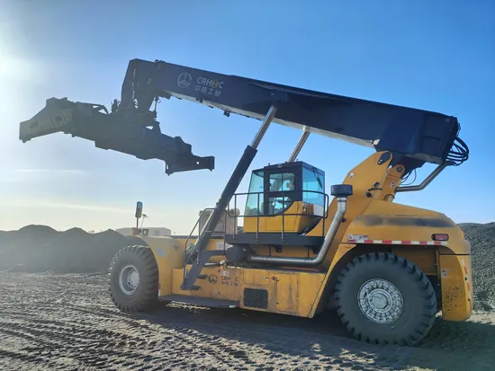 Reach Stacker da 45 tonnellate per la movimentazione di container